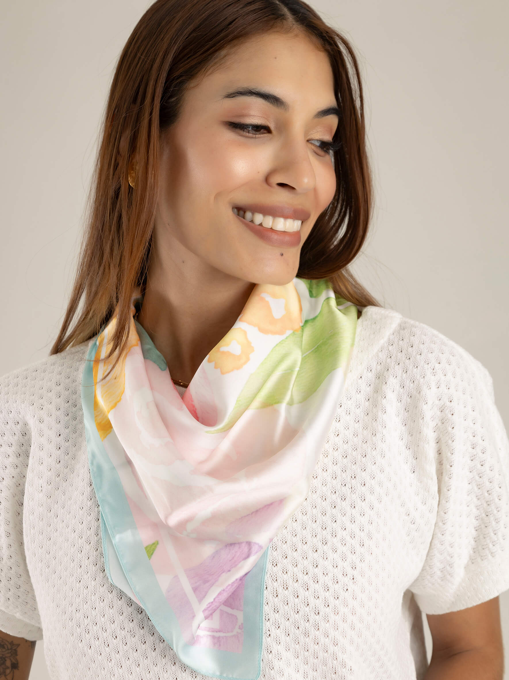 Pañuelo Rojo con Estampado Blanco