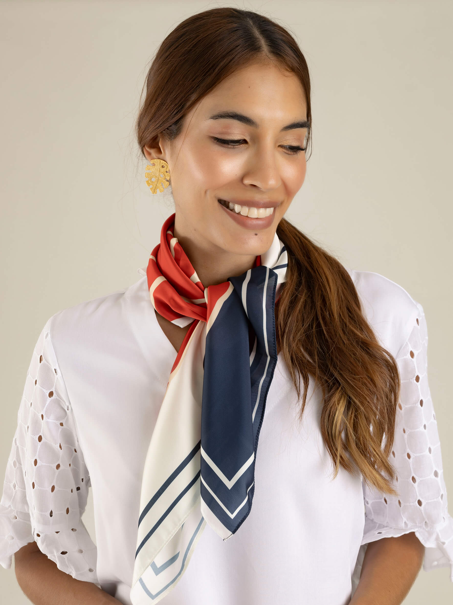 Pañuelo Rojo con Estampado Blanco