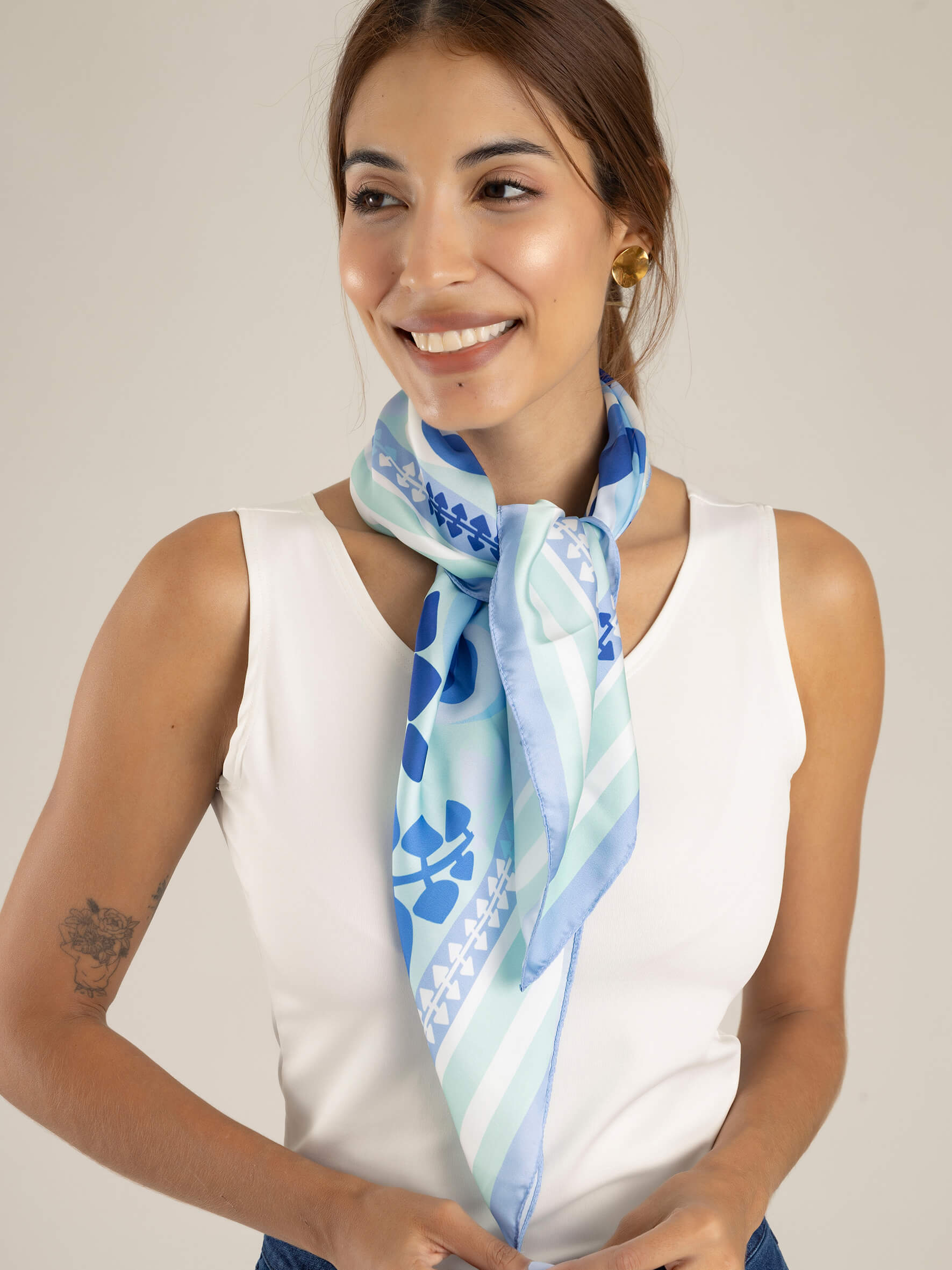 Pañuelo Rojo con Estampado Blanco