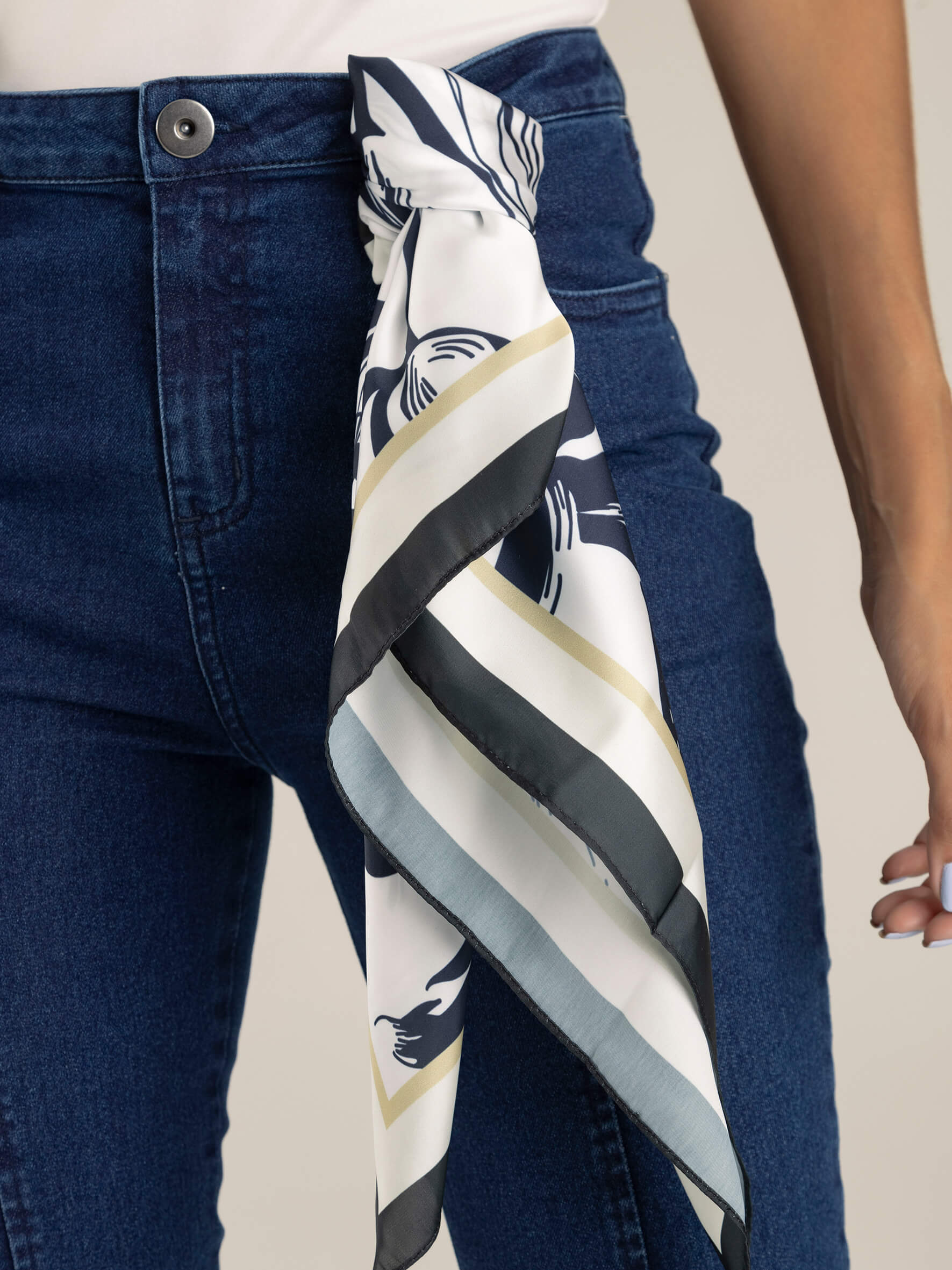 Pañuelo Rojo con Estampado Blanco