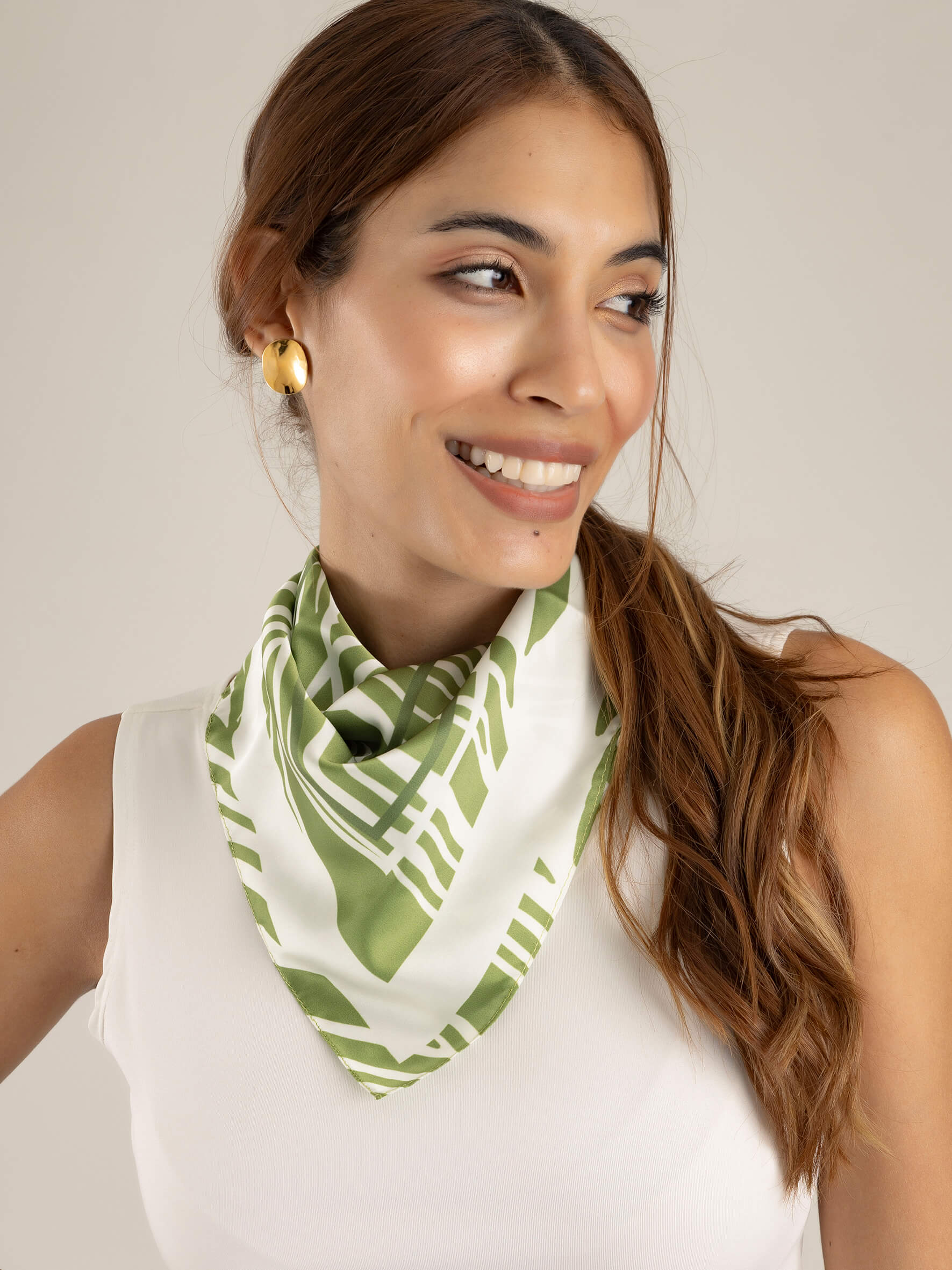 Pañuelo Rojo con Estampado Blanco