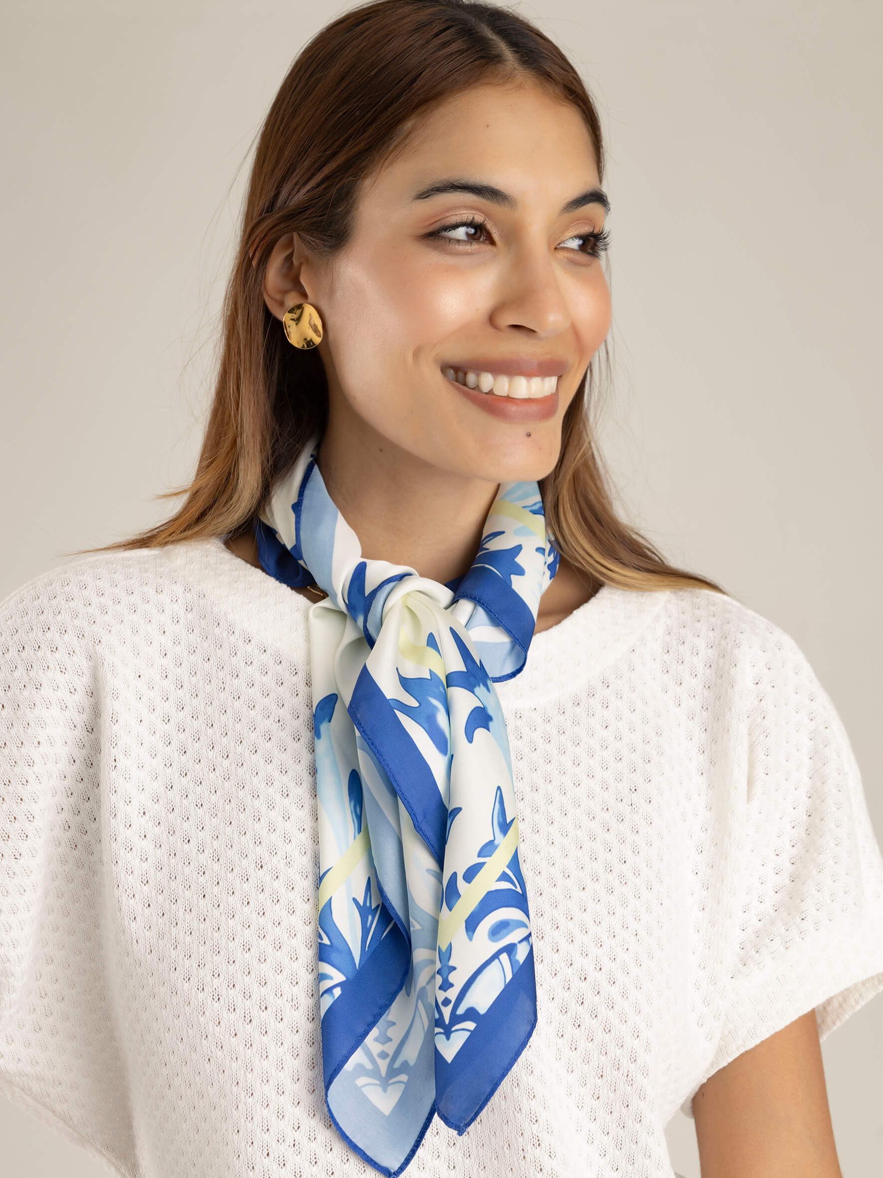 Pañuelo Rojo con Estampado Blanco