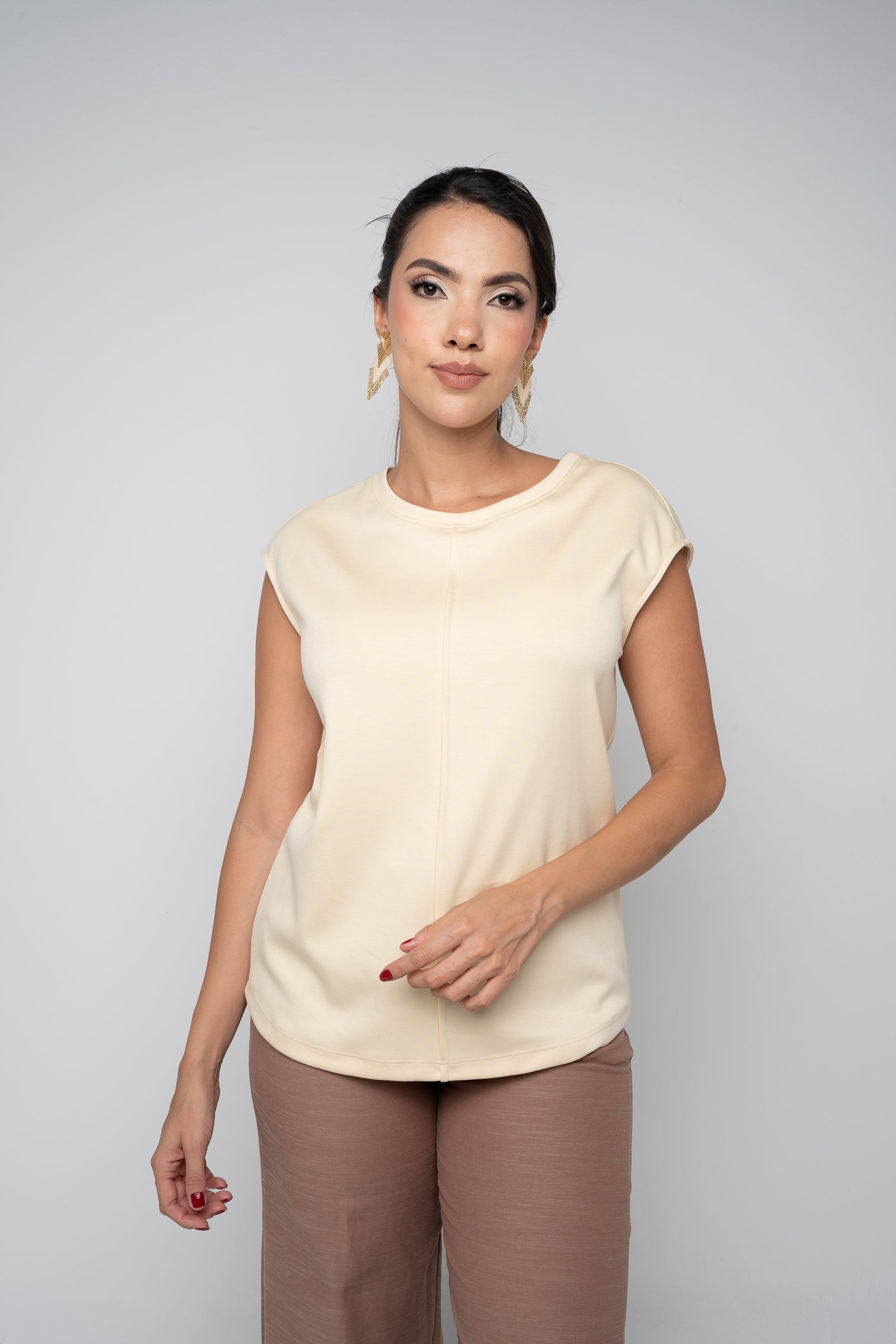 CAMISETA MODELO