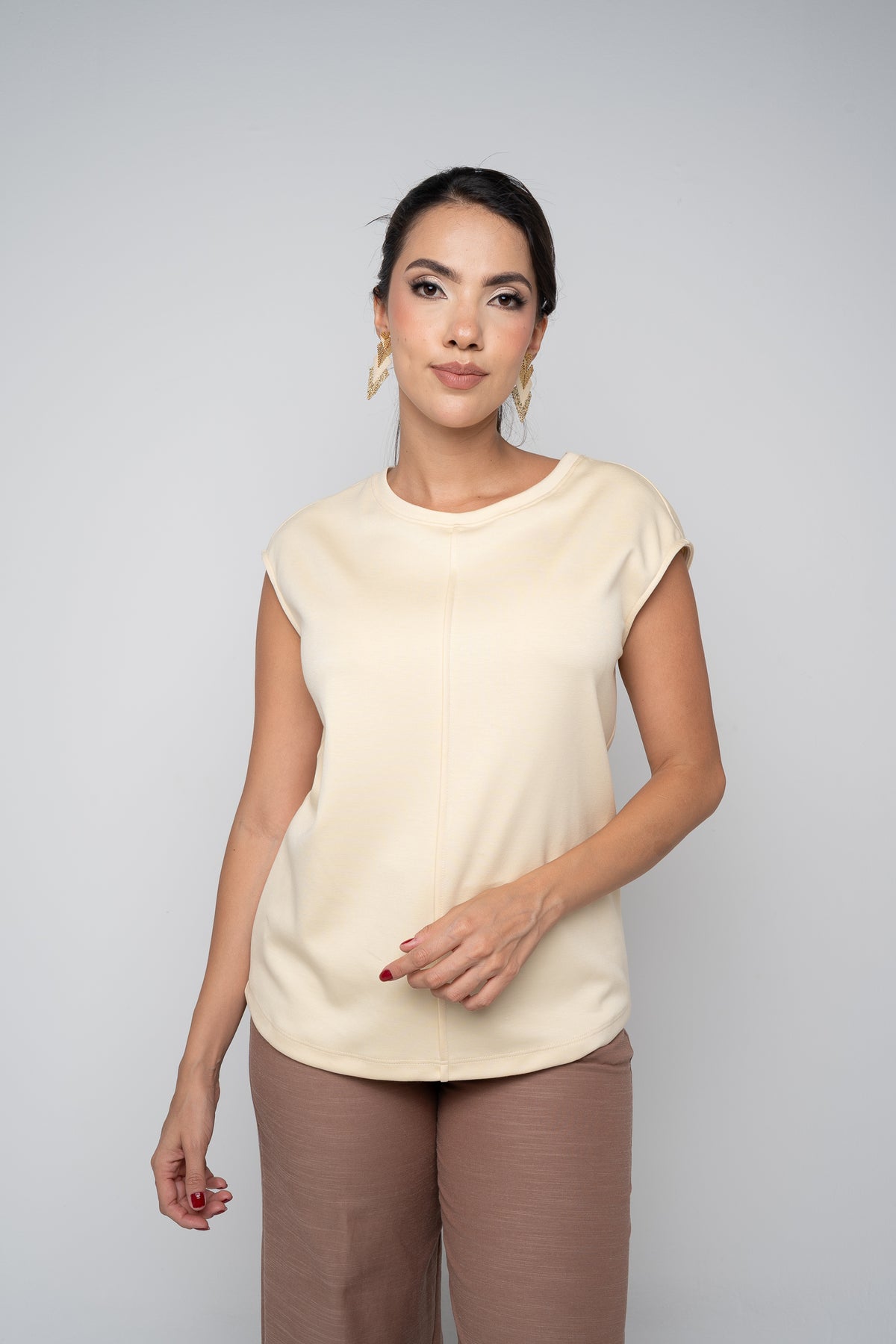 CAMISETA MODELO