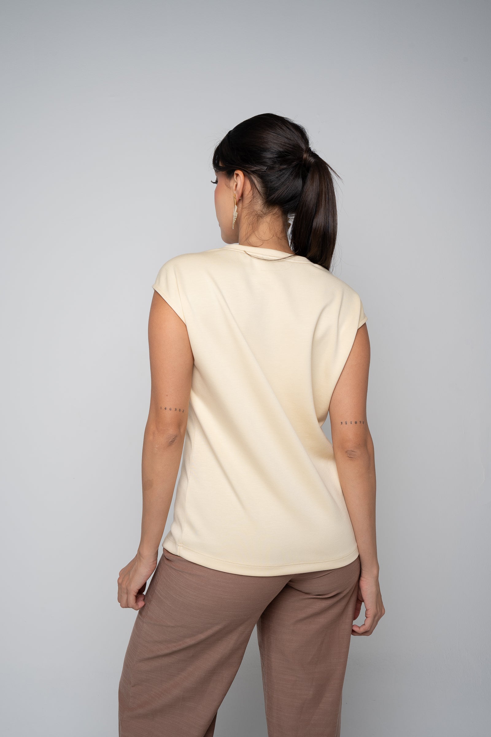 CAMISETA MODELO