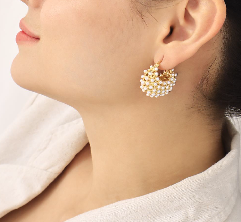 Aretes Aro Dorado con Mini Perlas