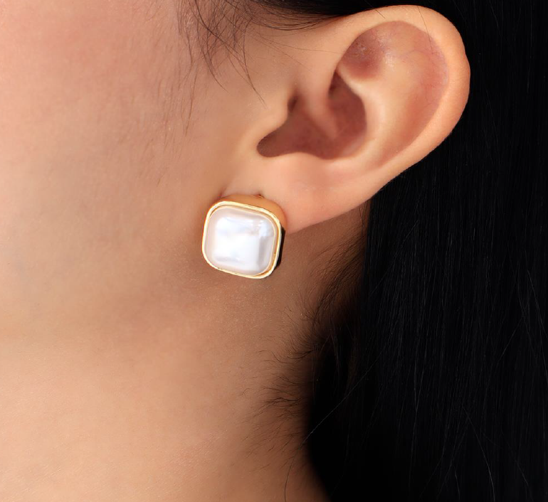 Aretes de Perla Natural en Marco Dorado