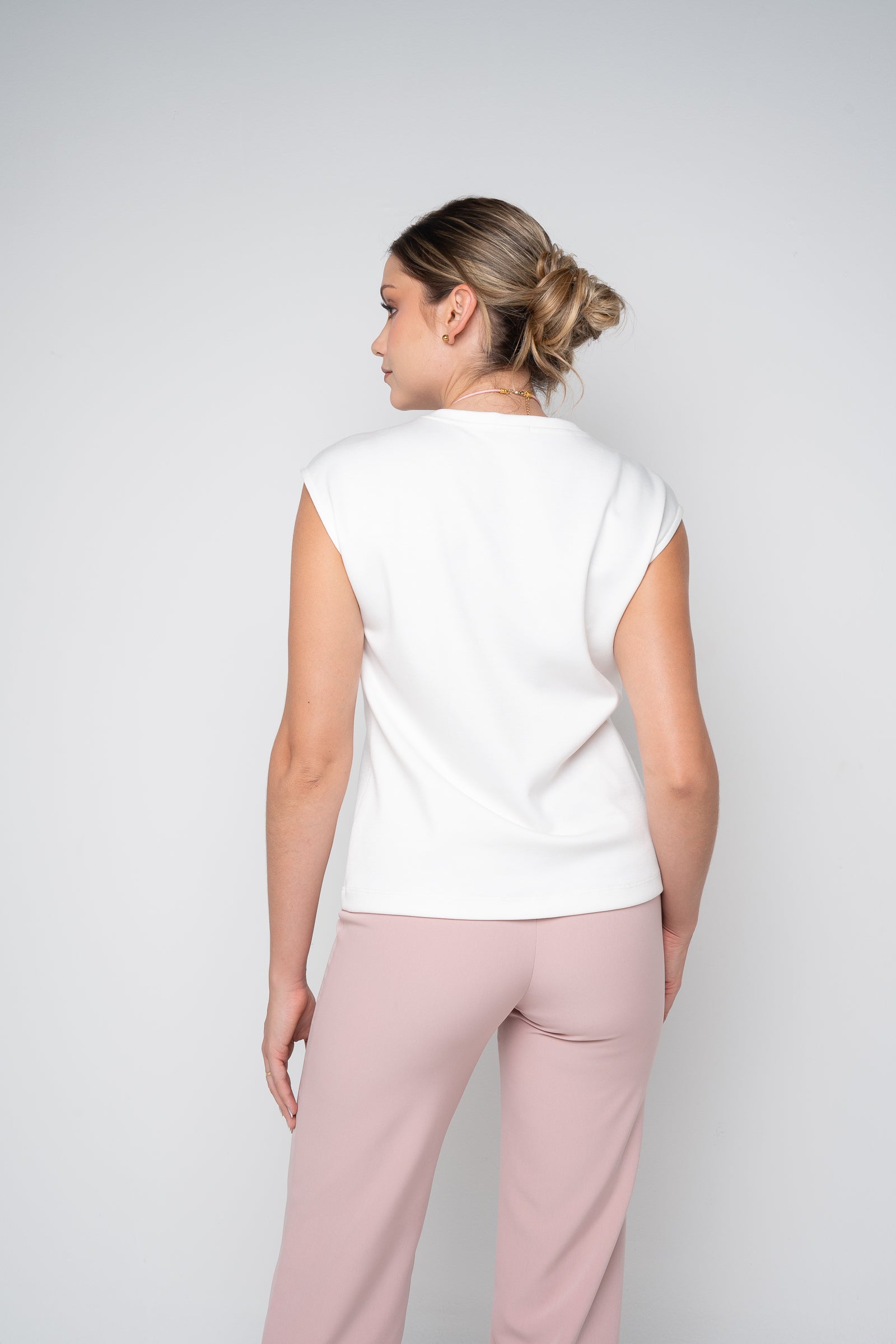 CAMISETA MODELO